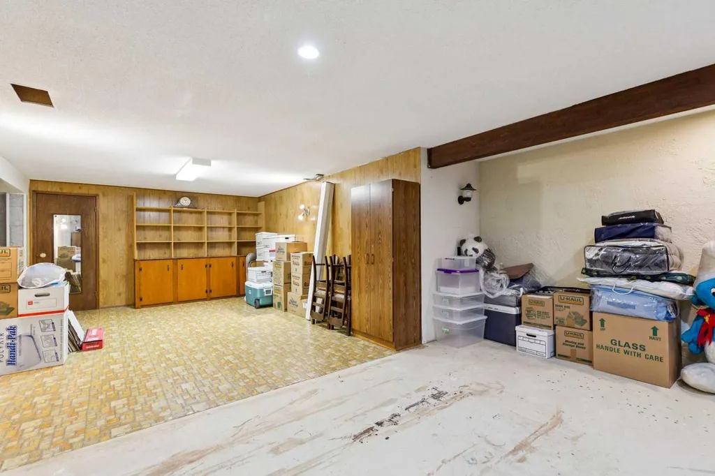 612 Cantrell Place SW Calgary AB T2W 2E5