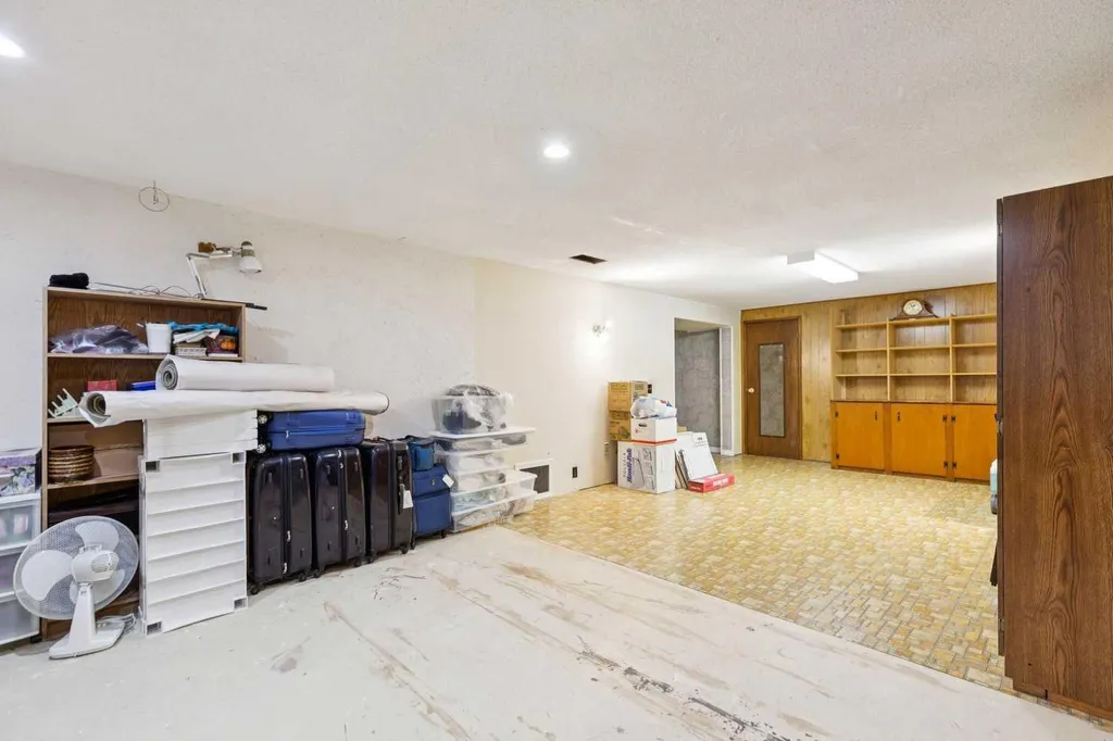 612 Cantrell Place SW Calgary AB T2W 2E5