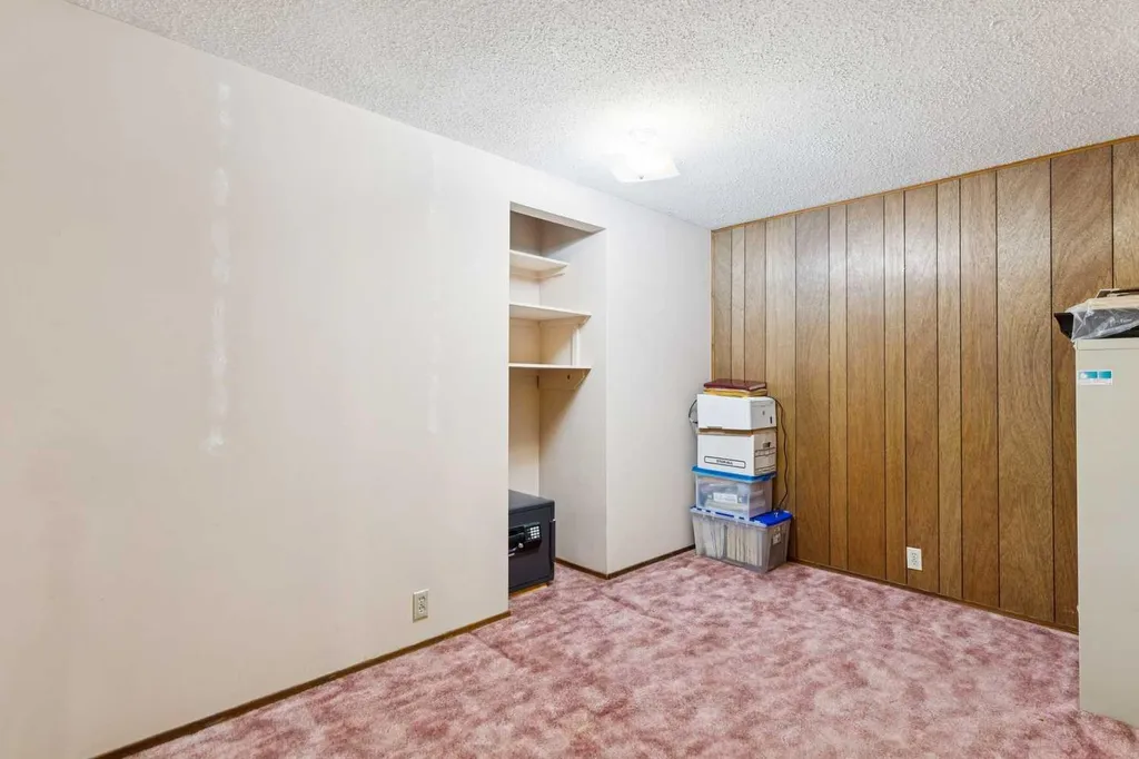 612 Cantrell Place SW Calgary AB T2W 2E5
