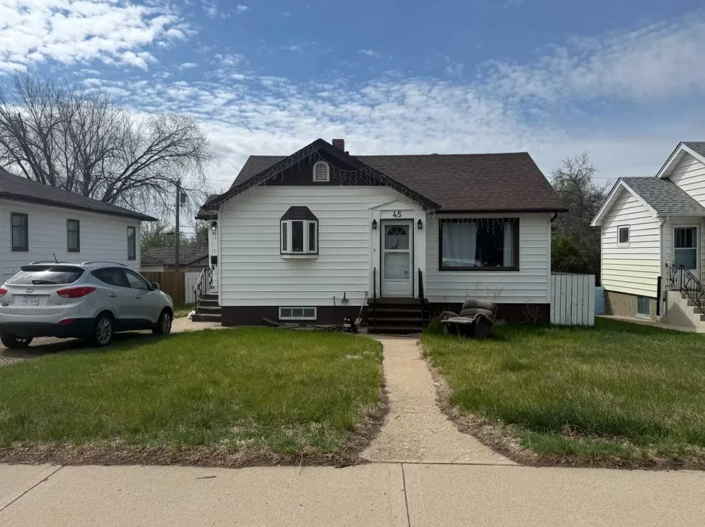 45 4 Street SW Medicine Hat AB T1A4C9