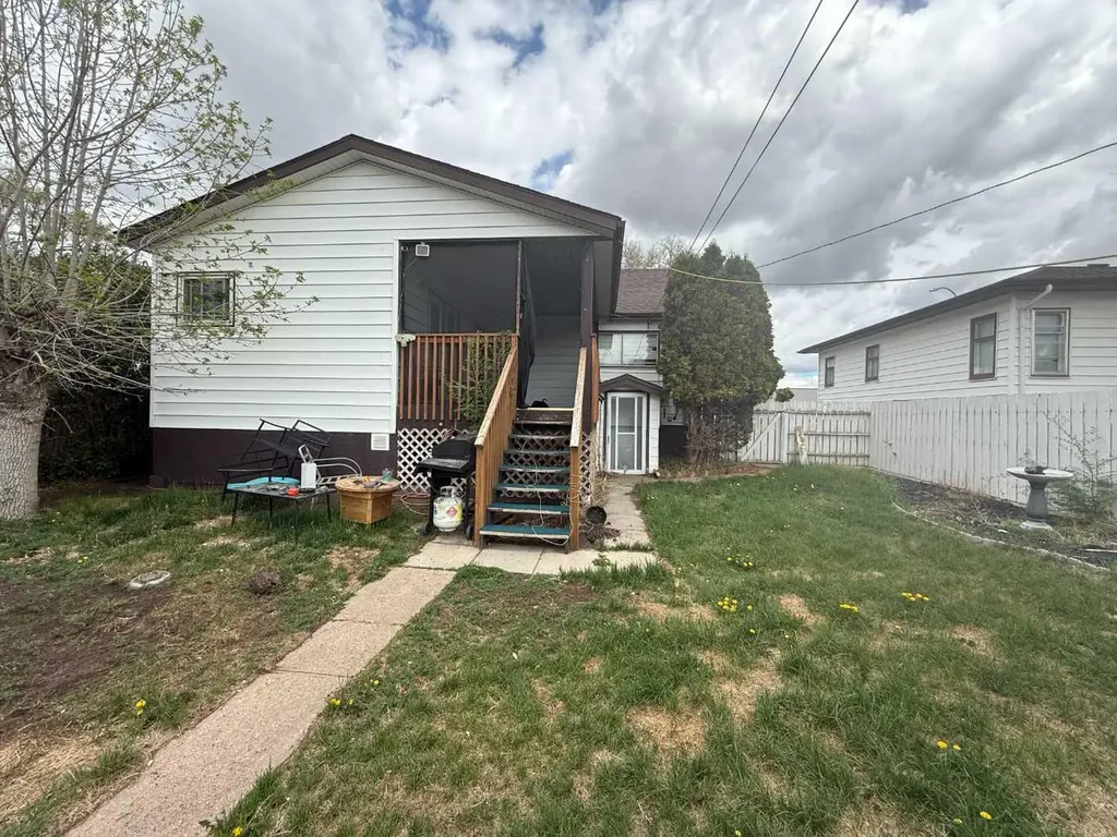 45 4 Street SW Medicine Hat AB T1A4C9