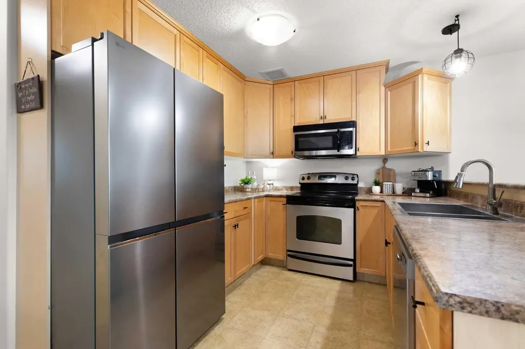 4 Sunwood Place SW Medicine Hat AB T1B4Y5