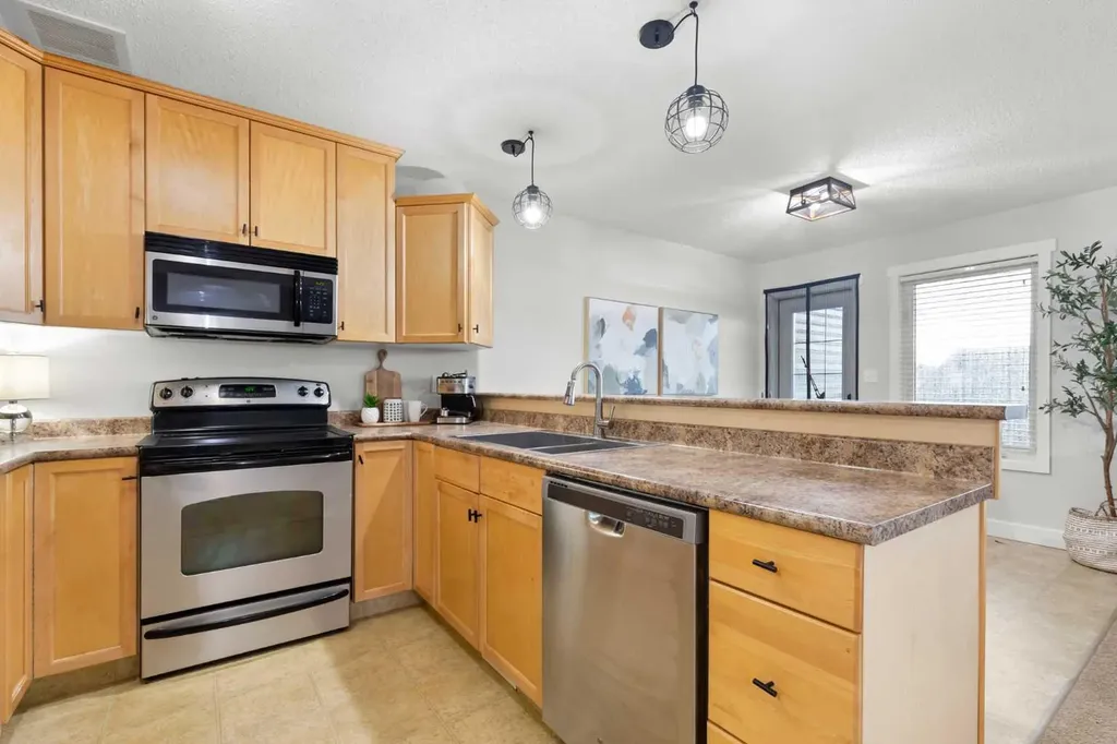 4 Sunwood Place SW Medicine Hat AB T1B4Y5