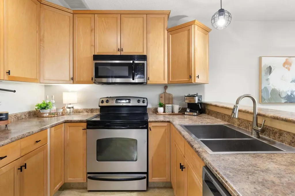 4 Sunwood Place SW Medicine Hat AB T1B4Y5