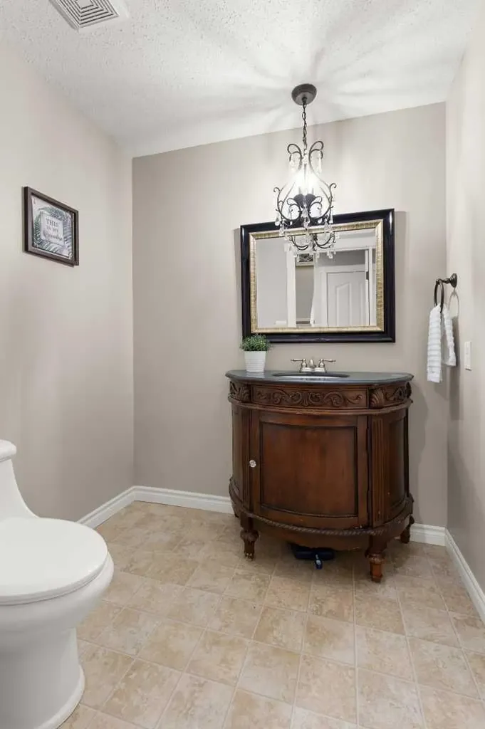 4 Sunwood Place SW Medicine Hat AB T1B4Y5
