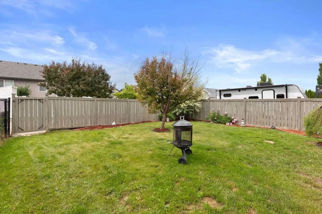4 Sunwood Place SW Medicine Hat AB T1B4Y5