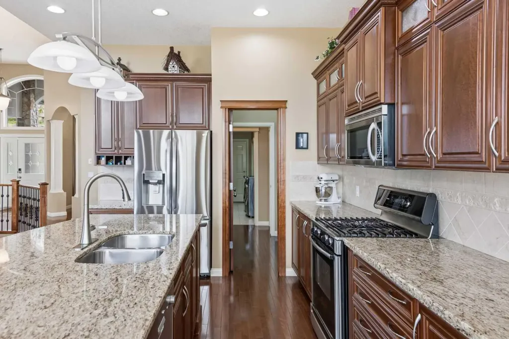 106 Gleneagles Estates Lane Cochrane AB T4C 2H7