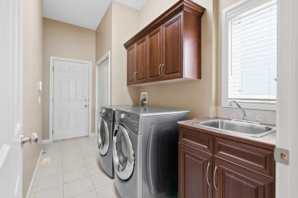 106 Gleneagles Estates Lane Cochrane AB T4C 2H7