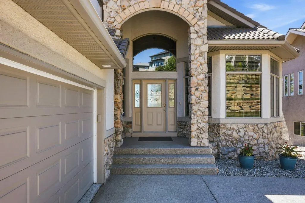106 Gleneagles Estates Lane Cochrane AB T4C 2H7