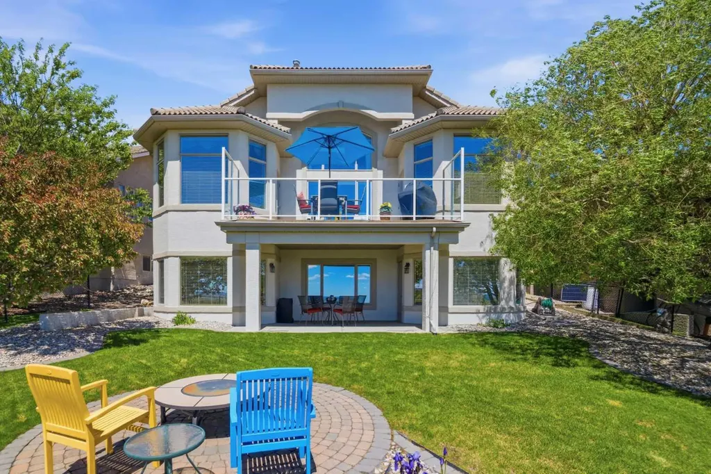 106 Gleneagles Estates Lane Cochrane AB T4C 2H7