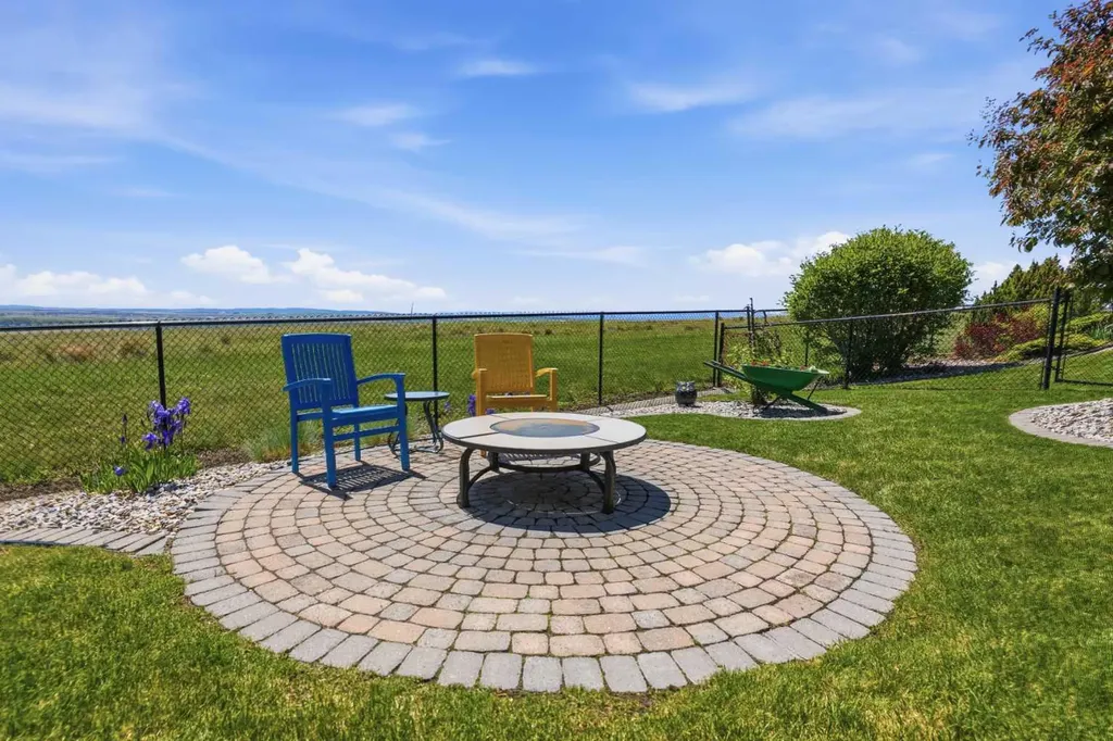 106 Gleneagles Estates Lane Cochrane AB T4C 2H7