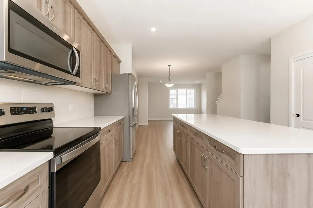 571 Seton Circle SE Calgary AB T3M 3G8