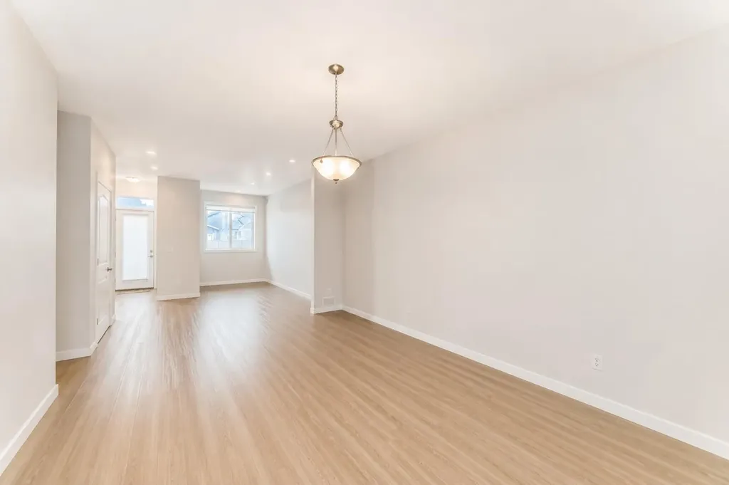 571 Seton Circle SE Calgary AB T3M 3G8