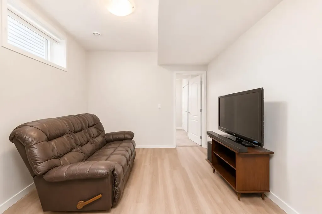 571 Seton Circle SE Calgary AB T3M 3G8
