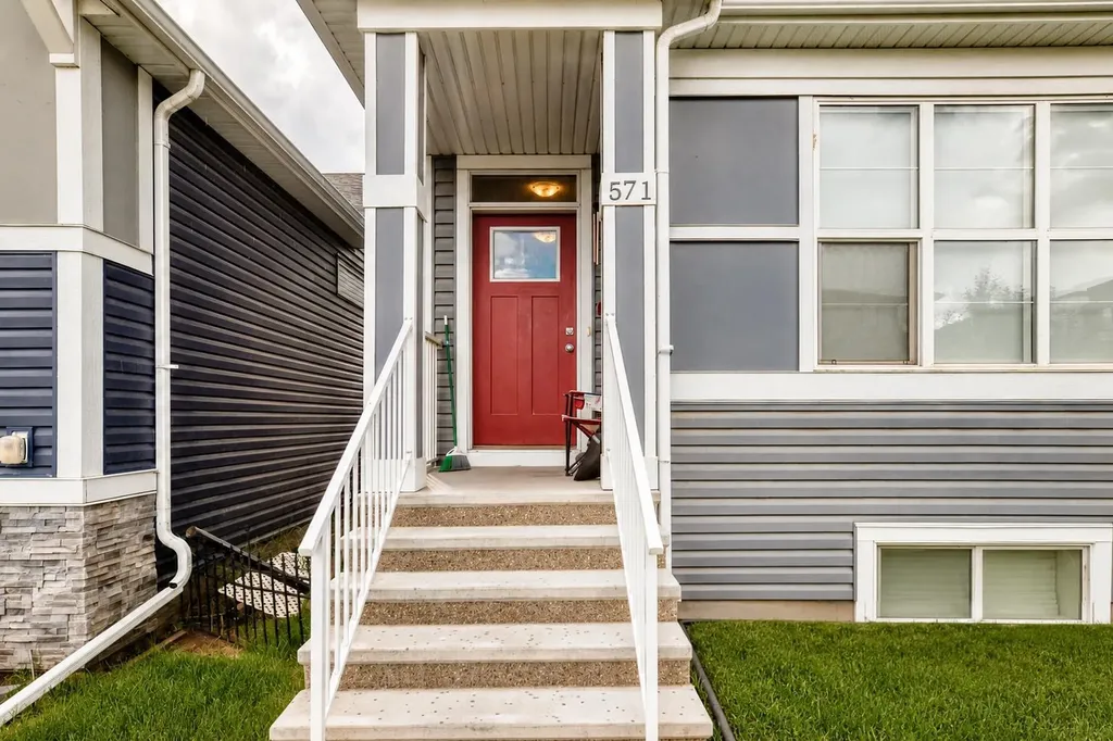 571 Seton Circle SE Calgary AB T3M 3G8