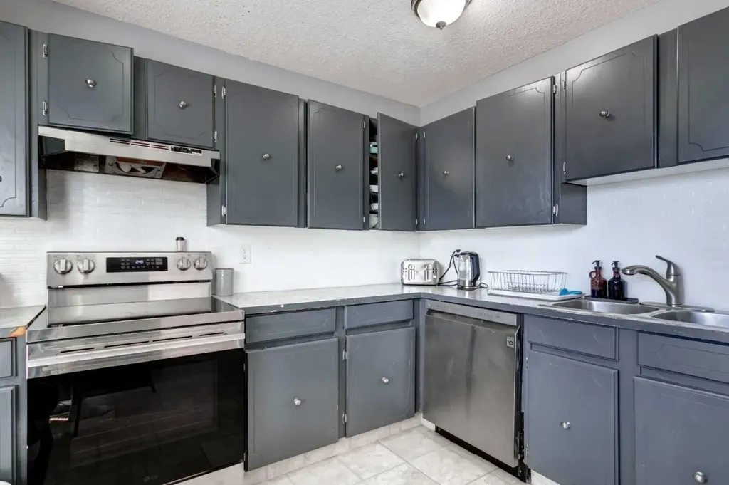 131 Dovertree Place SE Calgary AB T2B 2K3