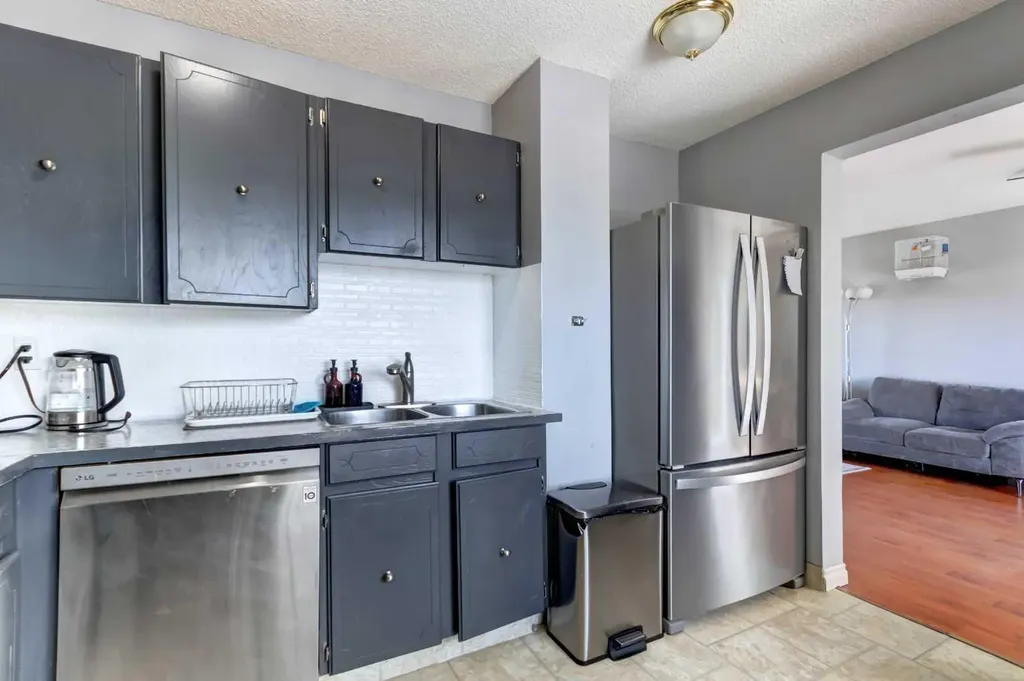 131 Dovertree Place SE Calgary AB T2B 2K3