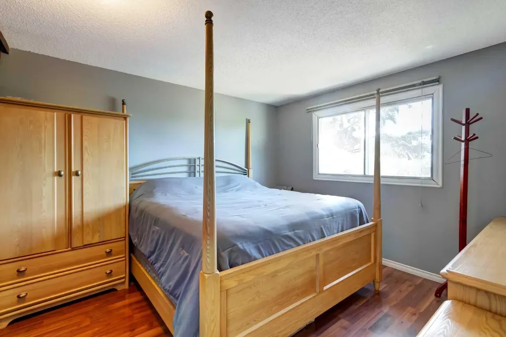 131 Dovertree Place SE Calgary AB T2B 2K3