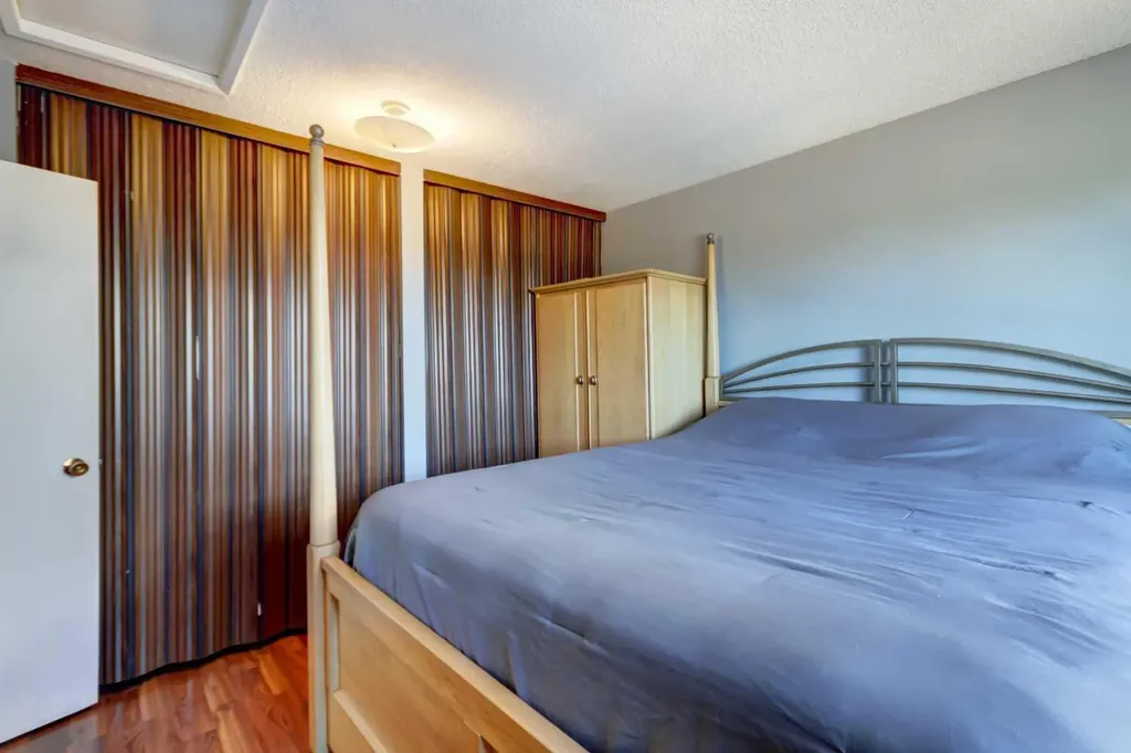 131 Dovertree Place SE Calgary AB T2B 2K3