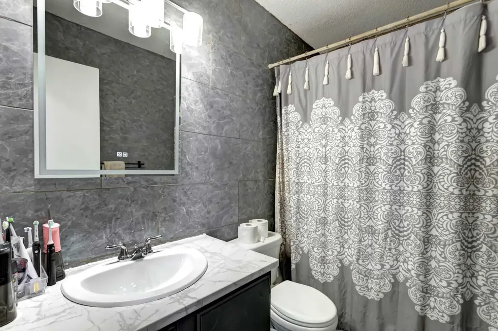 131 Dovertree Place SE Calgary AB T2B 2K3