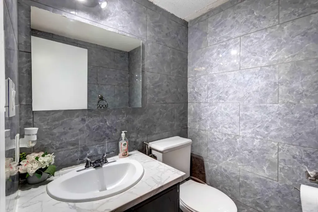 131 Dovertree Place SE Calgary AB T2B 2K3