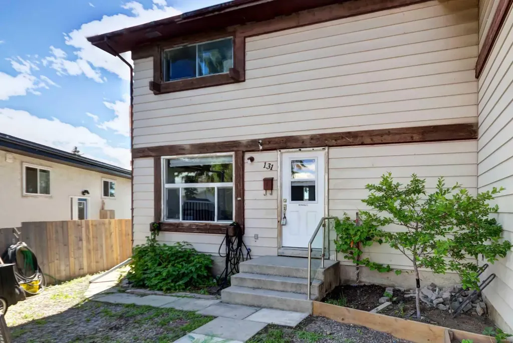 131 Dovertree Place SE Calgary AB T2B 2K3