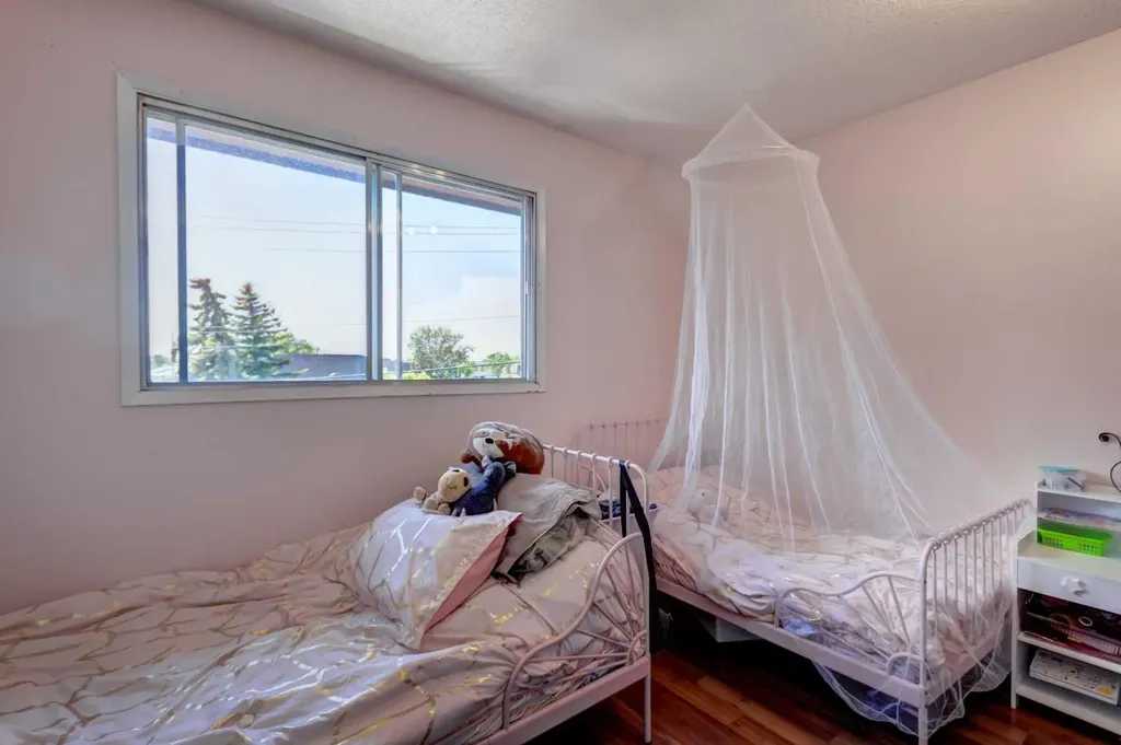 131 Dovertree Place SE Calgary AB T2B 2K3