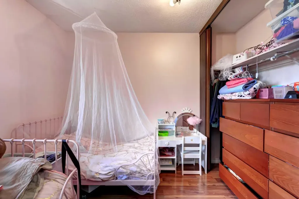 131 Dovertree Place SE Calgary AB T2B 2K3