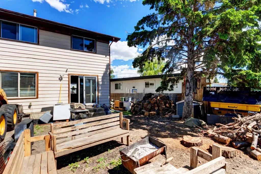 131 Dovertree Place SE Calgary AB T2B 2K3