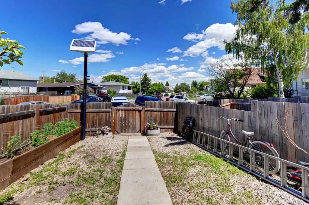 131 Dovertree Place SE Calgary AB T2B 2K3