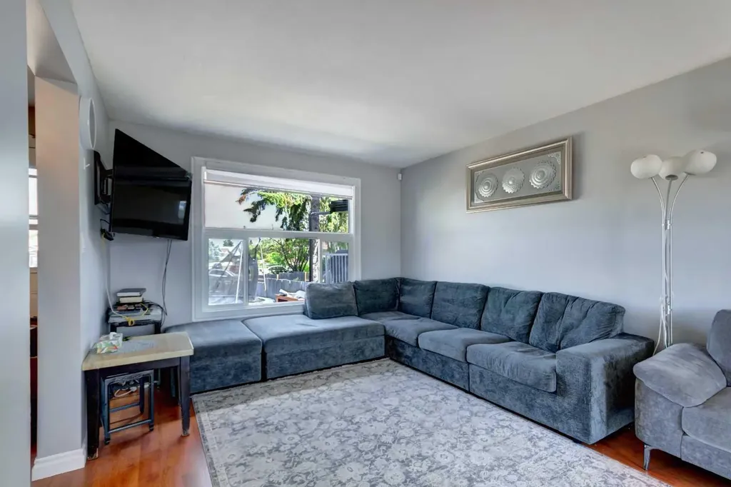 131 Dovertree Place SE Calgary AB T2B 2K3