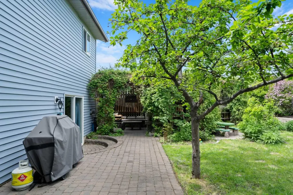 233 Coverdale Road NE Calgary AB T3K 4J5
