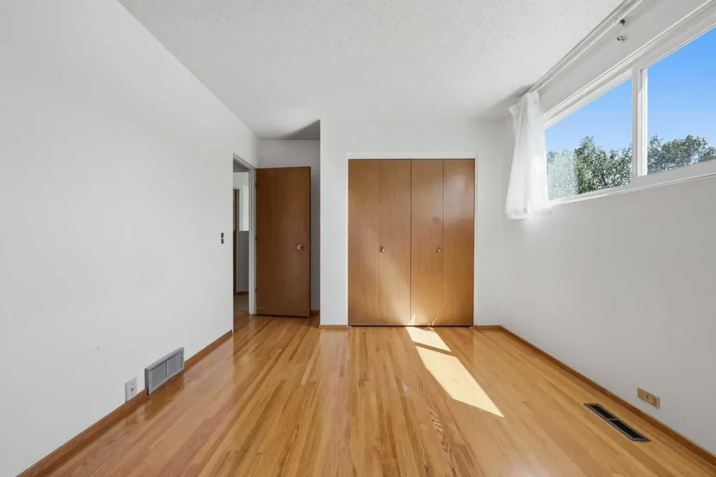 6111 34 Street SW Calgary AB T3E 5L8