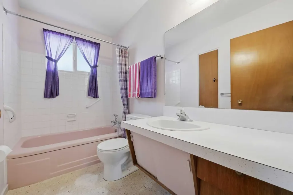 6111 34 Street SW Calgary AB T3E 5L8