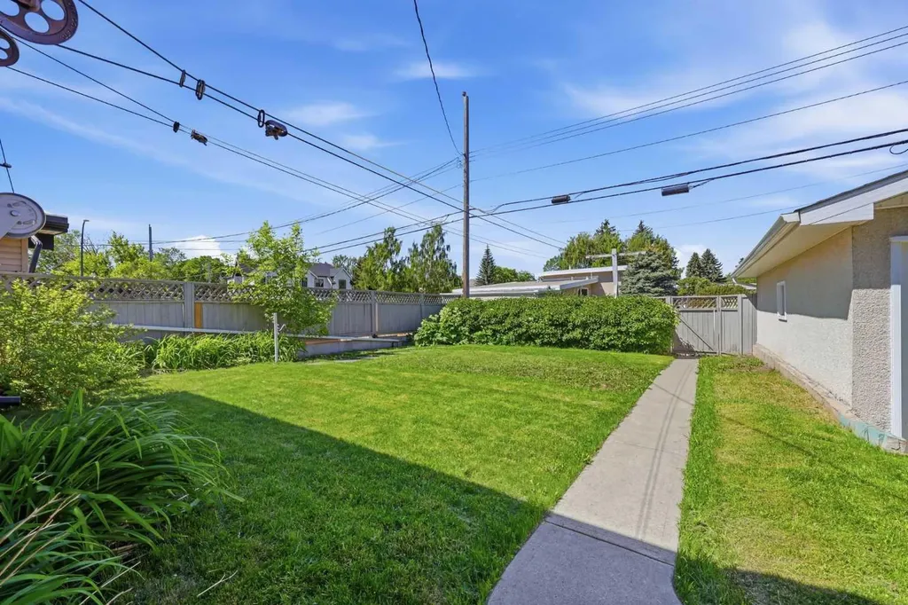 6111 34 Street SW Calgary AB T3E 5L8