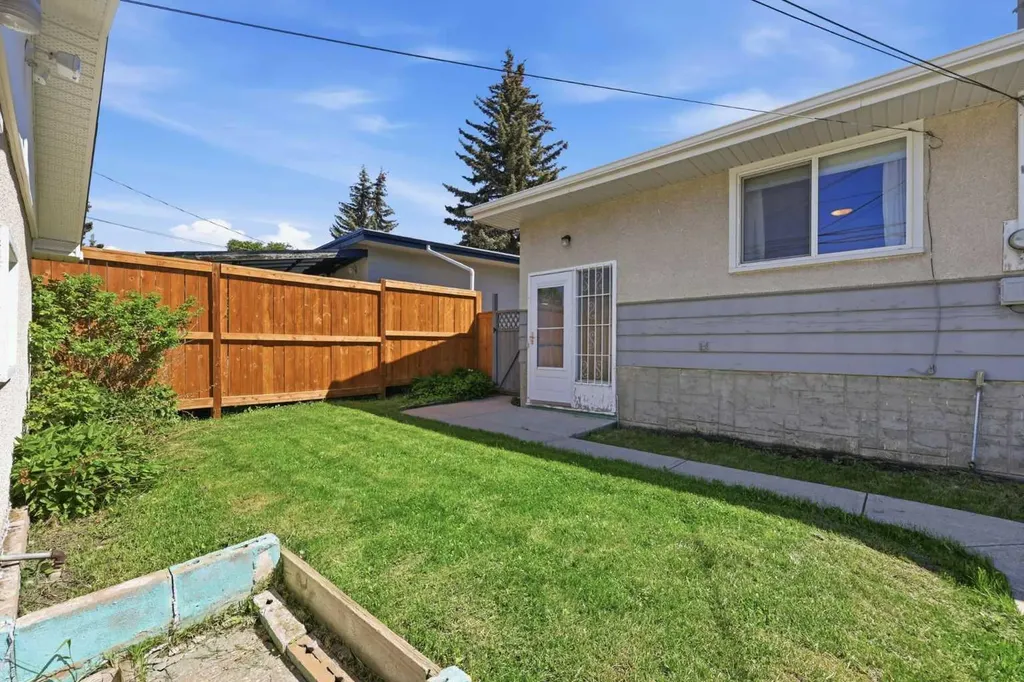 6111 34 Street SW Calgary AB T3E 5L8