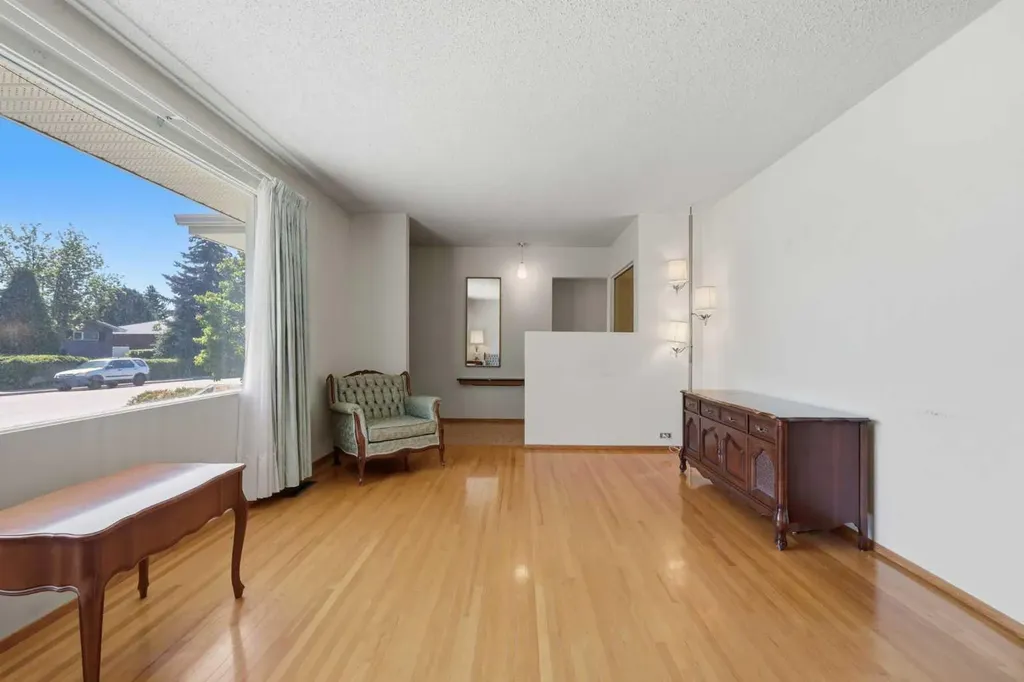 6111 34 Street SW Calgary AB T3E 5L8