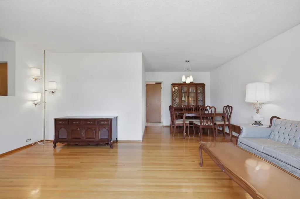 6111 34 Street SW Calgary AB T3E 5L8
