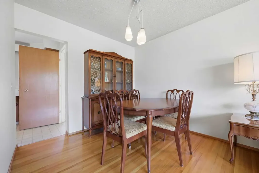 6111 34 Street SW Calgary AB T3E 5L8