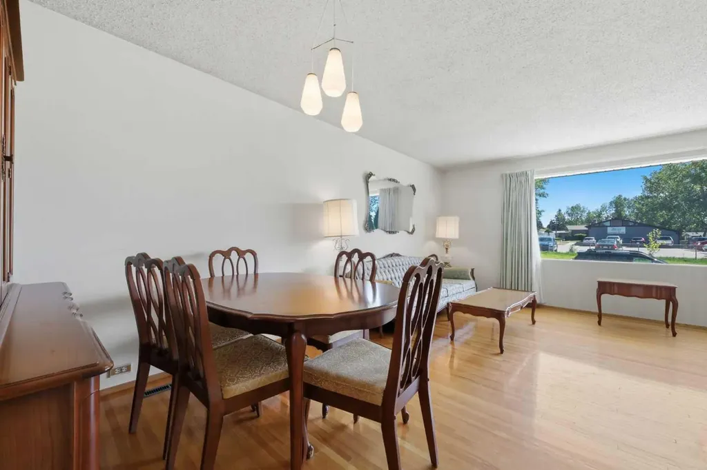 6111 34 Street SW Calgary AB T3E 5L8