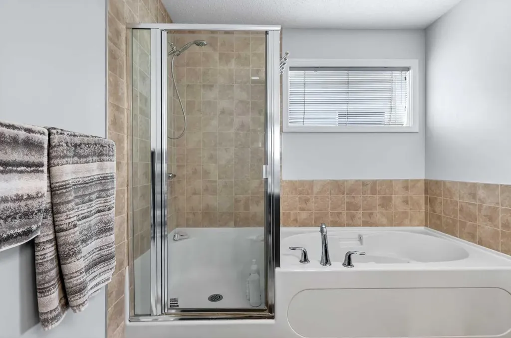 58 Auburn Crest Green SE Calgary AB T3M 0Z2