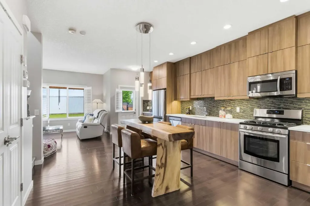 414 River Heights Crescent Cochrane AB T4C 0T9