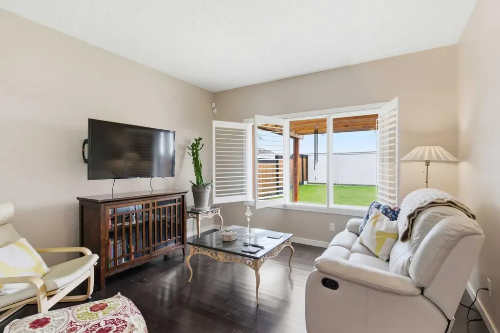 414 River Heights Crescent Cochrane AB T4C 0T9