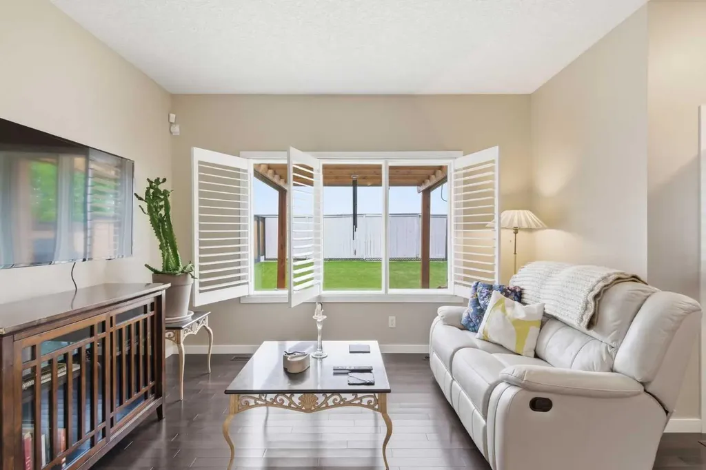 414 River Heights Crescent Cochrane AB T4C 0T9