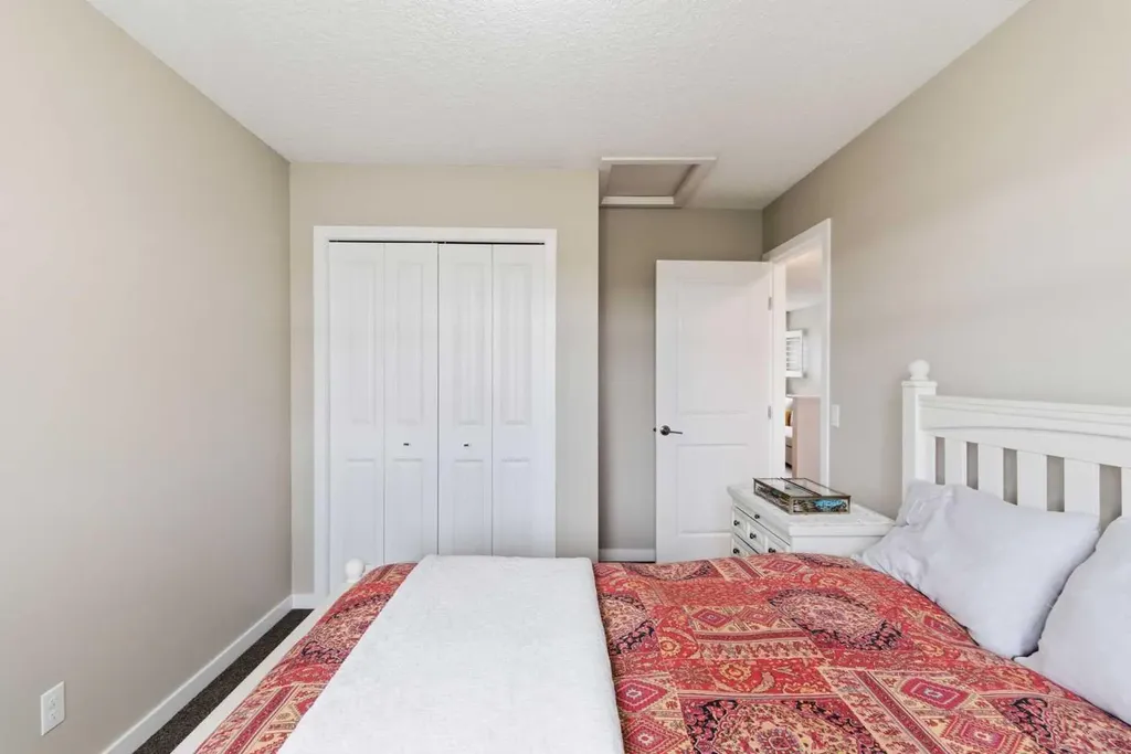 414 River Heights Crescent Cochrane AB T4C 0T9
