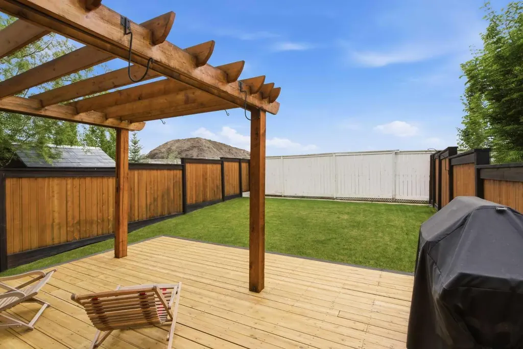 414 River Heights Crescent Cochrane AB T4C 0T9