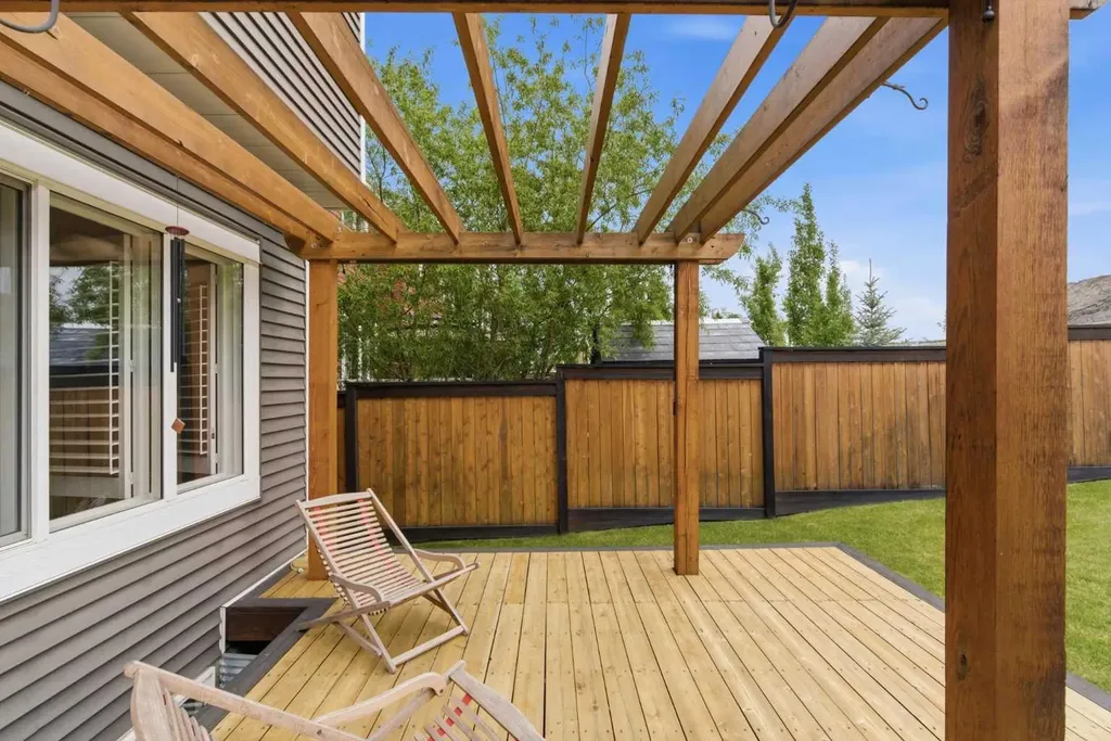 414 River Heights Crescent Cochrane AB T4C 0T9