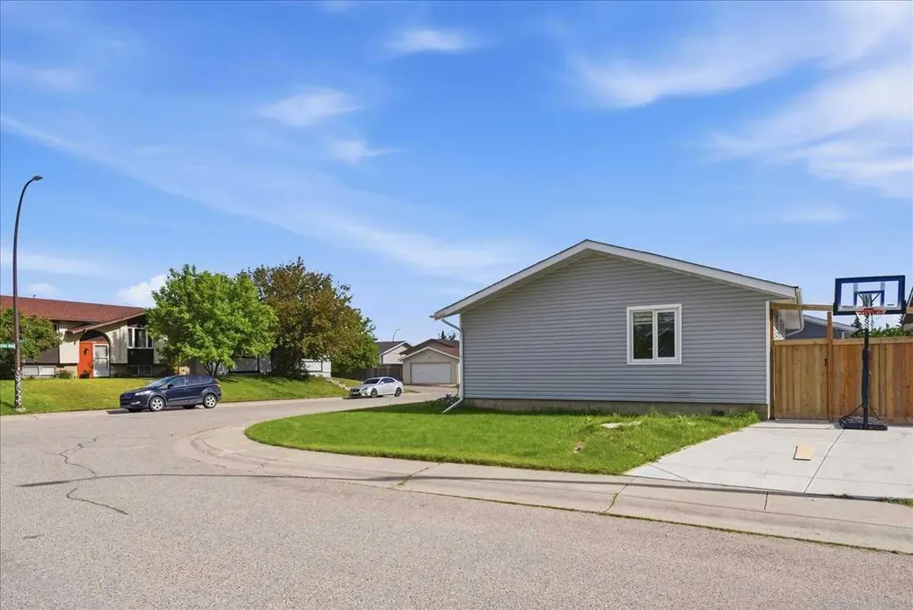 6603 Malvern Road NE Calgary AB T2A 5C3