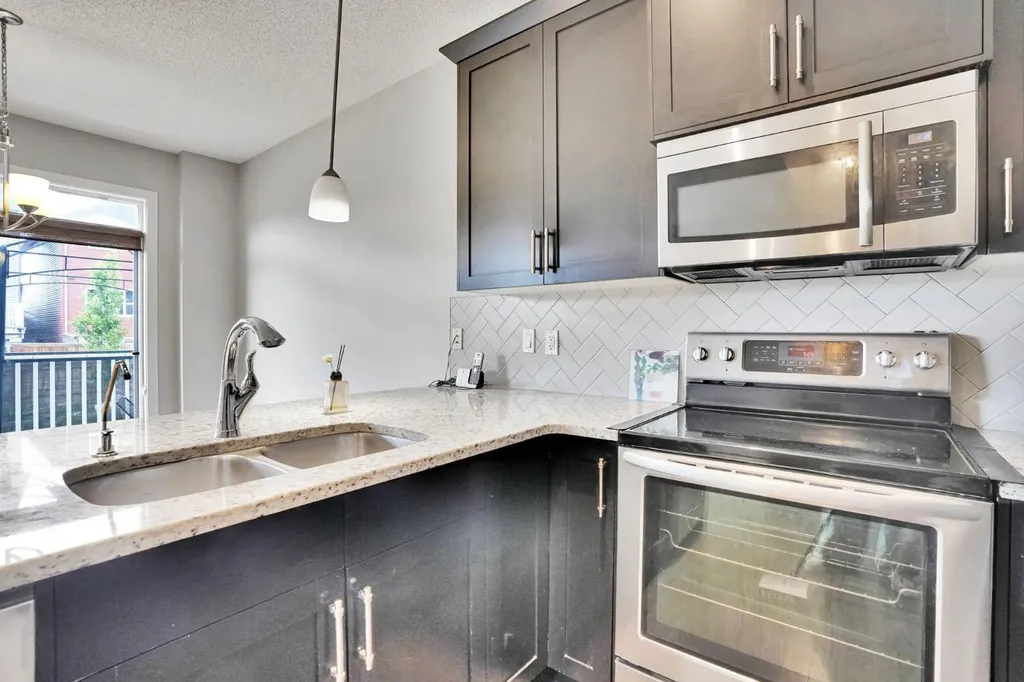 531 Evansborough Way NW Calgary AB T3P 0M8