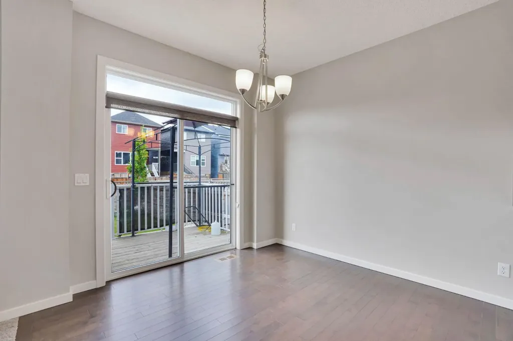 531 Evansborough Way NW Calgary AB T3P 0M8
